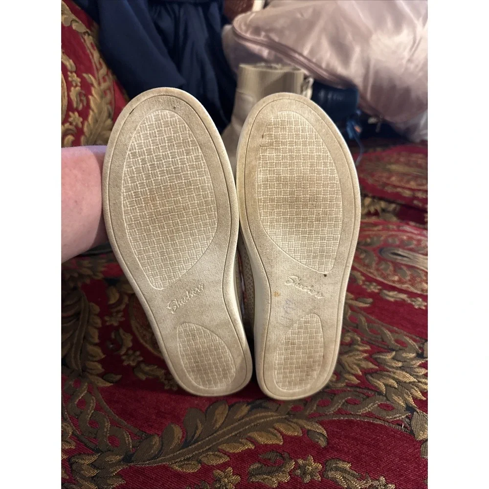 Women's Size 7.5 Sketchers Coastal Drive Sneakers